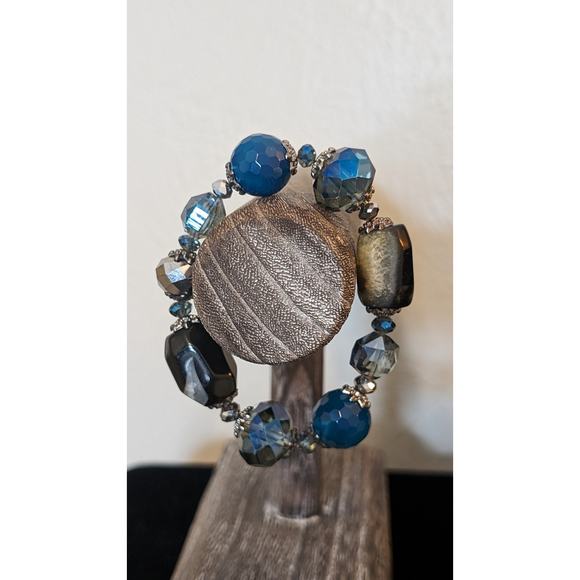 Blue Agate Faceted, Smoky Crystal and Oblong Stone Beaded Stretch Bracelet - Picture 3 of 8